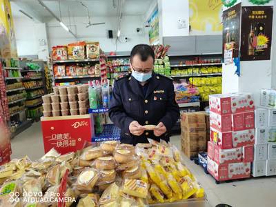 南城縣市場(chǎng)監(jiān)管局萬坊分局開展“五一”食品安全專項(xiàng)檢查 筑牢節(jié)日消費(fèi)安全防線